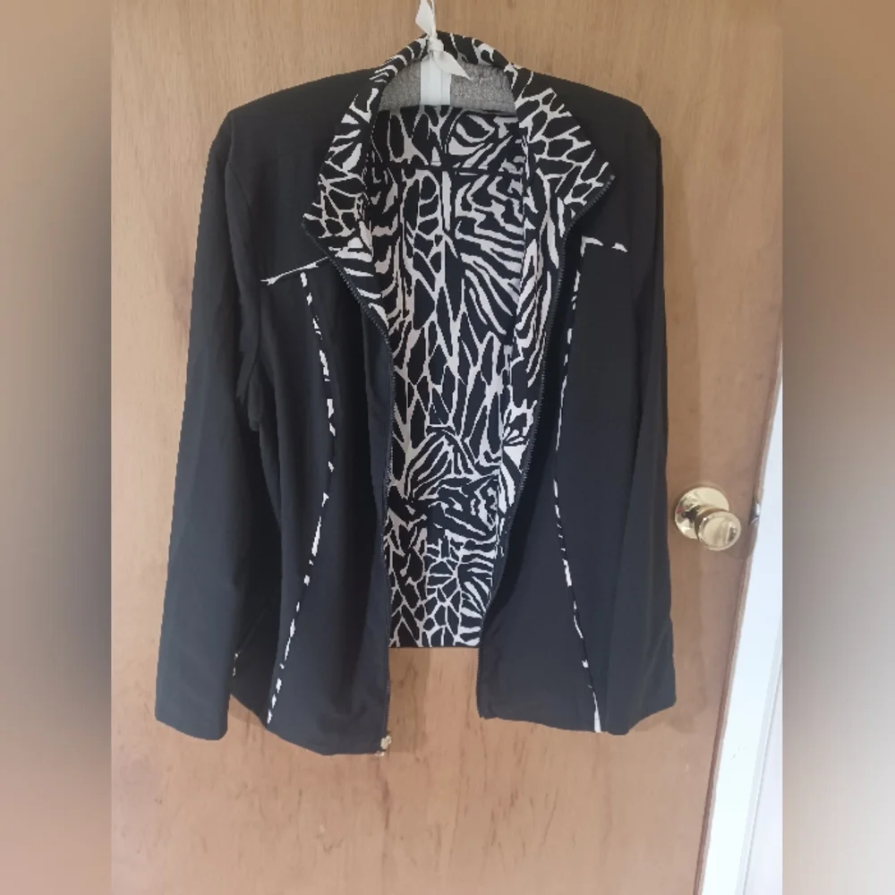Chicos Reversible Jacket Black And White - Picture 2 of 5